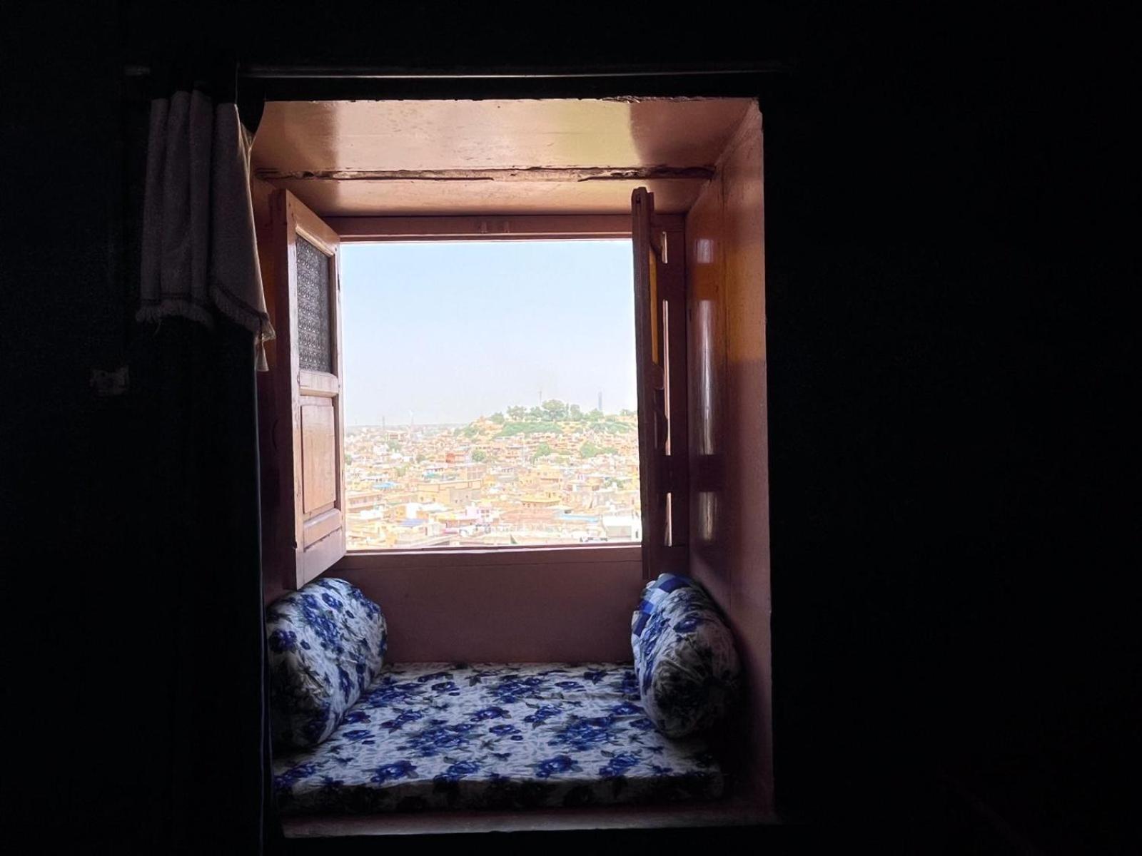 Hostel Desert Home Stay Джайсалмер Стая снимка